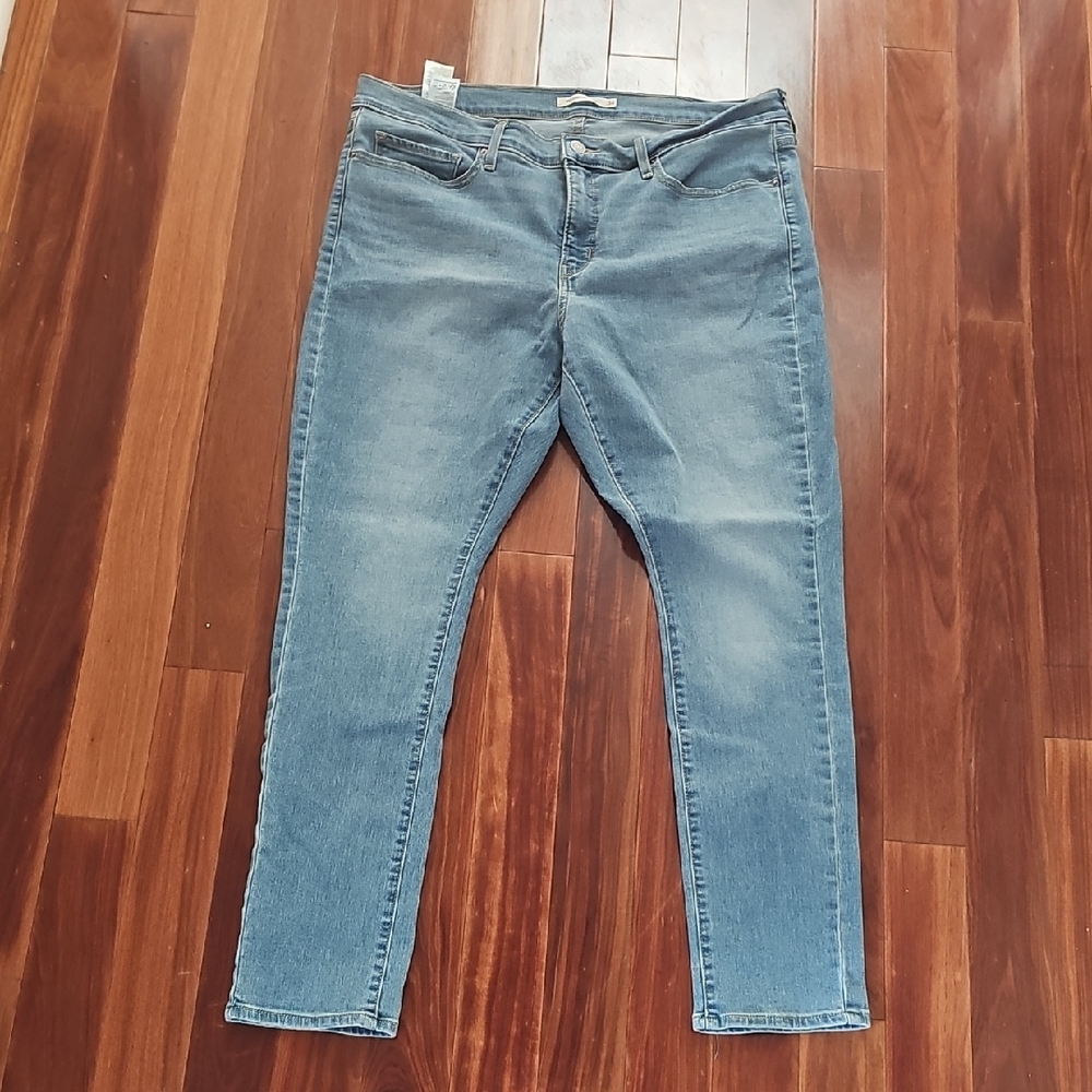 Levis